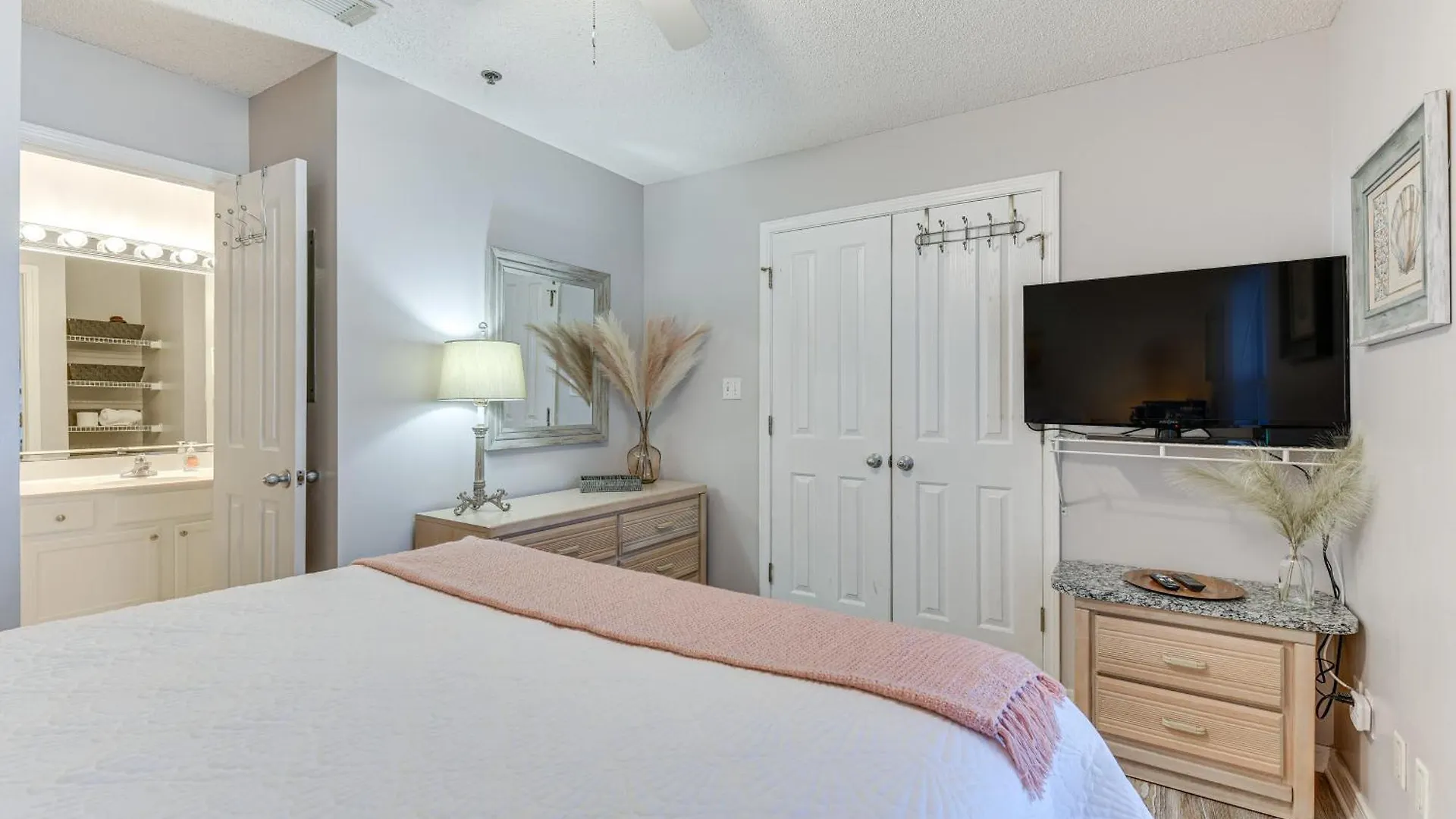 Lovely Destin Condo With Pool Access Walk To Beach! United States