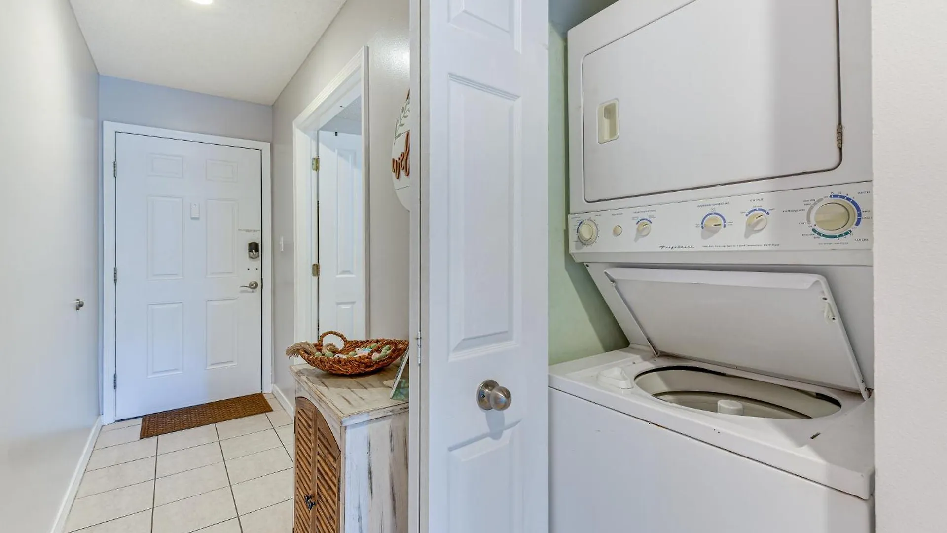 Lovely Destin Condo With Pool Access Walk To Beach! United States