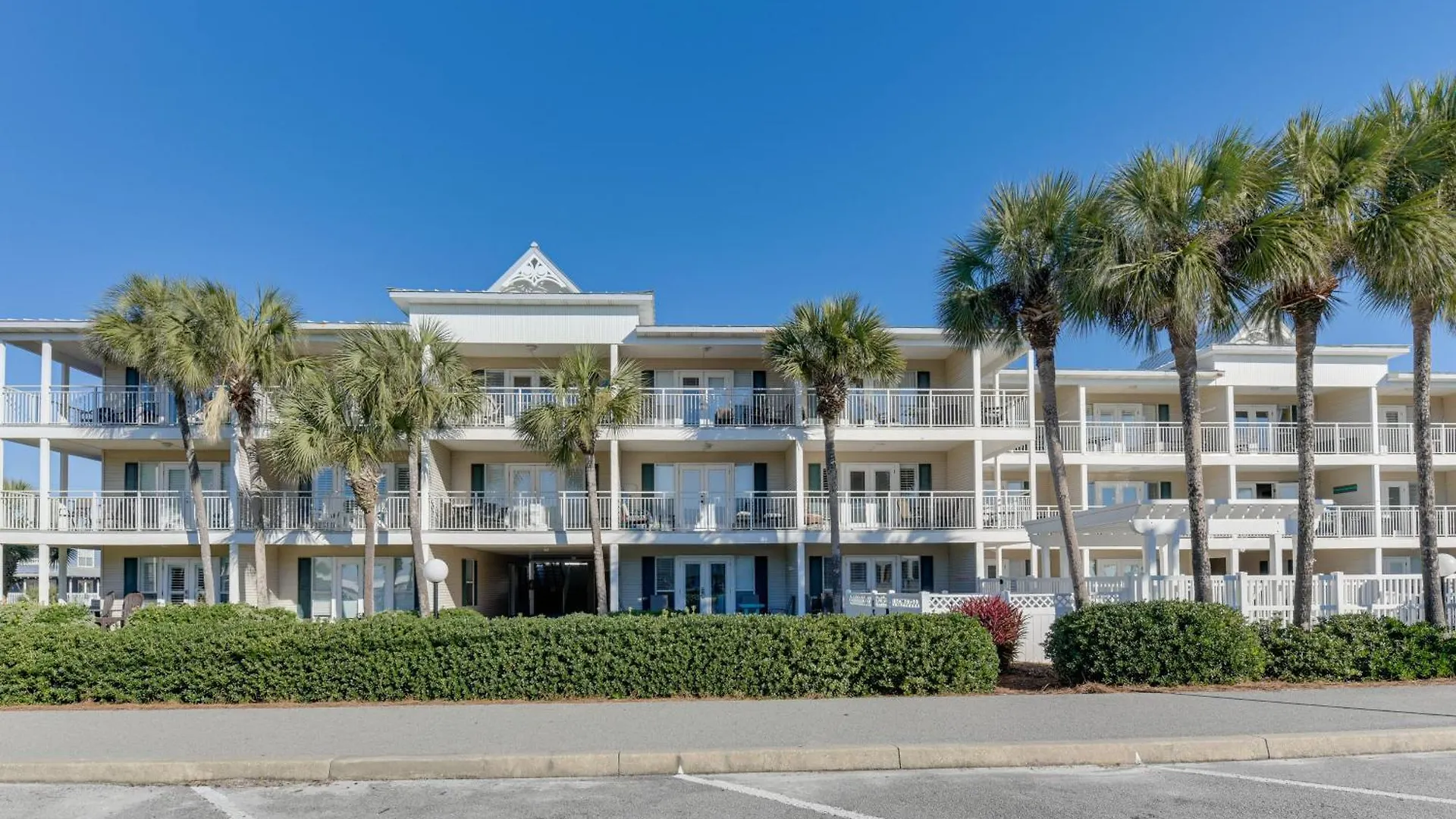 Lovely Destin Condo With Pool Access Walk To Beach! Apartment