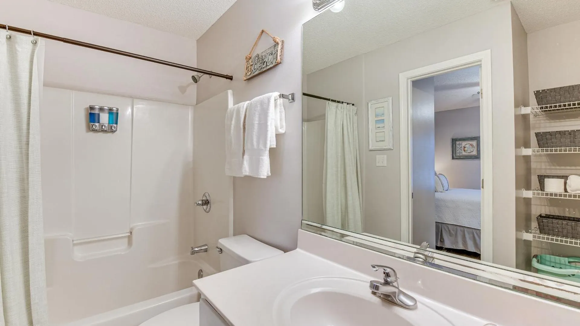 Lovely Destin Condo With Pool Access Walk To Beach! Apartment