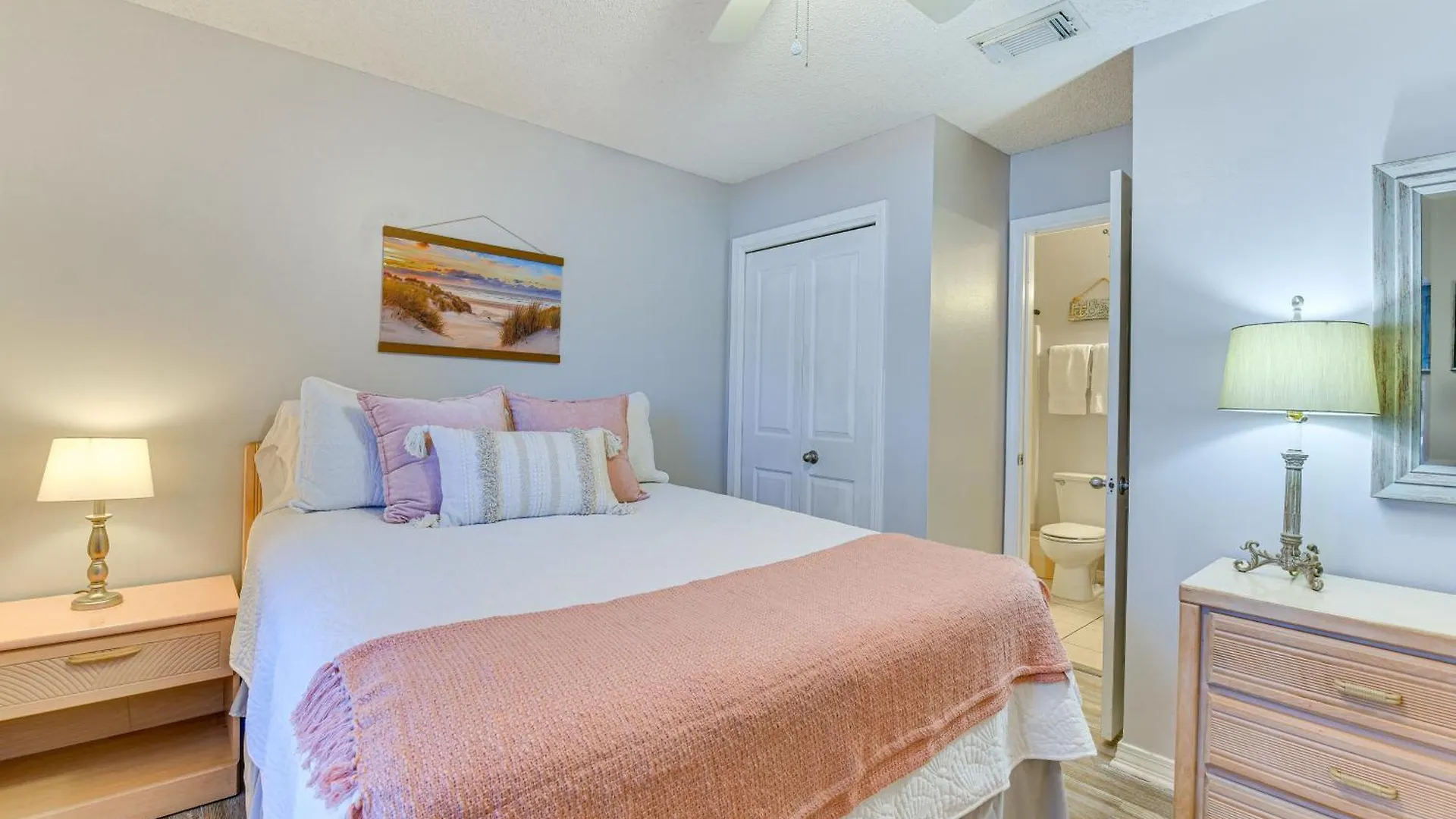 Lovely Destin Condo With Pool Access Walk To Beach! Apartment