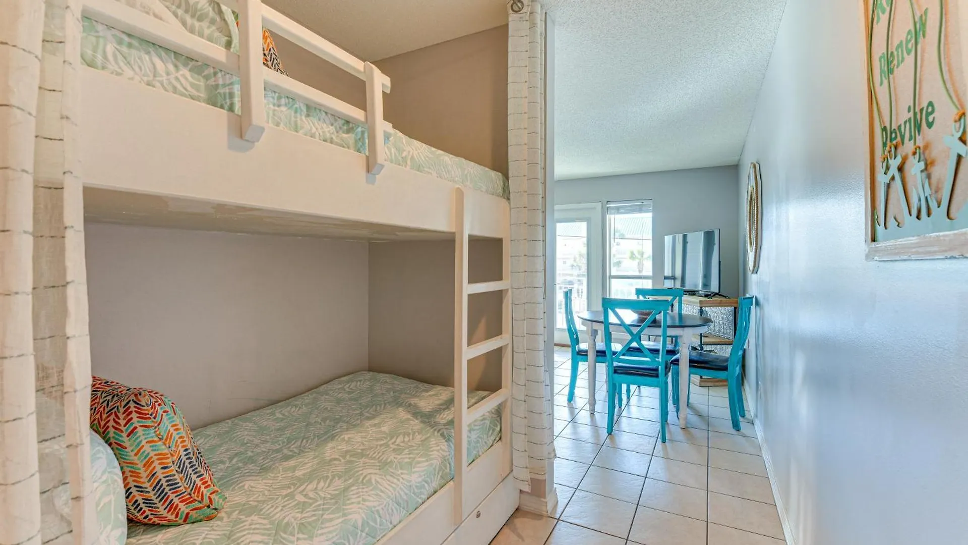 Apartment Lovely Destin Condo With Pool Access Walk To Beach!